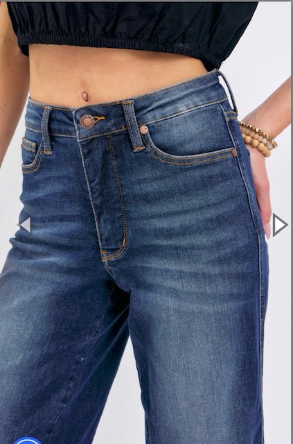 Judy Blue Mid Rise Tummy Control Capris