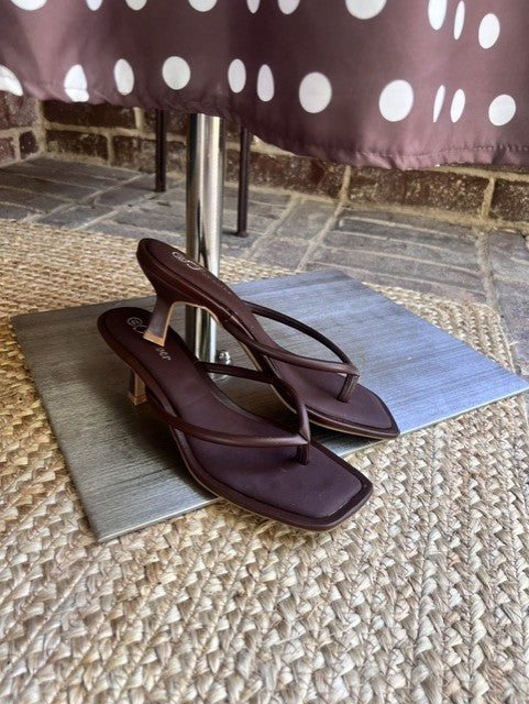 Low Heel Thong Sandals-Brown