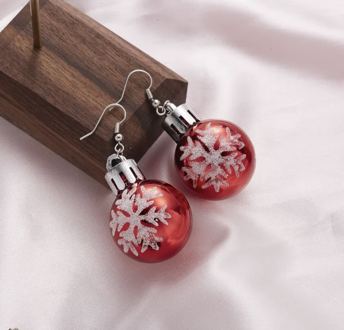 Christmas Vintage Ornament Earrings-Green or Red